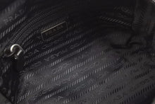 Load image into Gallery viewer, PRADA プラダ ナイロン ポーチ ミニ ナイロン 1NE393 三角ロゴ ブラック シルバー レディース 美品 38528