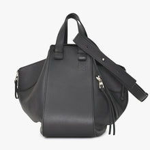 Load image into Gallery viewer, 極美品 LOEWE ロエベ HAMMOCK ハンモック ハンドバッグ ブラック ショルダーバッグ シルバー金具 中古 4a003953