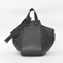 Load image into Gallery viewer, 極美品 LOEWE ロエベ HAMMOCK ハンモック ハンドバッグ ブラック ショルダーバッグ シルバー金具 中古 4a003953