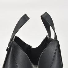 Load image into Gallery viewer, 極美品 LOEWE ロエベ HAMMOCK ハンモック ハンドバッグ ブラック ショルダーバッグ シルバー金具 中古 4a003953