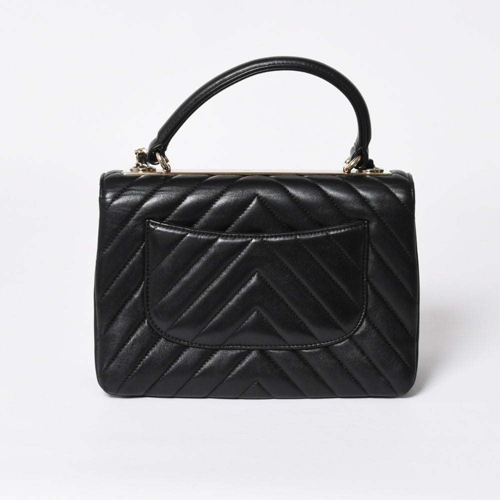 極美品 CHANEL シャネル シェブロン トップハンドル 2WAYバッグ 26番台 ココマーク ラムスキン ブラック ゴールド金具 中古 4a008639