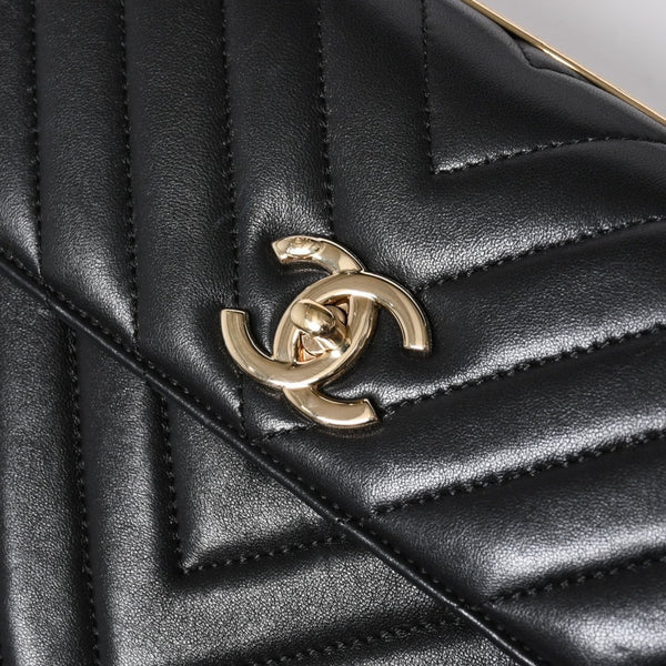 極美品 CHANEL シャネル シェブロン トップハンドル 2WAYバッグ 26番台 ココマーク ラムスキン ブラック ゴールド金具 中古 4a008639