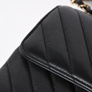 極美品 CHANEL シャネル シェブロン トップハンドル 2WAYバッグ 26番台 ココマーク ラムスキン ブラック ゴールド金具 中古 4a008639