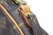 Load image into Gallery viewer, LOUIS VUITTON ルイヴィトン ミニダヌーブ ショルダーバッグ M45268 モノグラム ブラウン ゴールド金具 美品 中古 42323