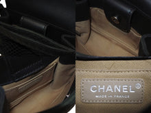 Load image into Gallery viewer, 極美品 CHANEL シャネル ワイルドステッチ チェーンショルダーバッグ 18番台 レザー ブラック アンティークシルバー金具 中古 4b004333