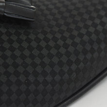 Load image into Gallery viewer, 極美品 LOUIS VUITTON ルイヴィトン モカシン タッセルローファー サテン ビジネスシューズ ブラック サイズ7L 中古 4a004403