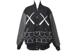 A BATHING APE アベイシングエイプ BAPE ×KAWS カウズ スタジャン 歯型 バーシティジャケット ブラック S メンズ 美品 中古 44707