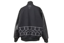 画像をギャラリービューアに読み込む, A BATHING APE アベイシングエイプ BAPE ×KAWS カウズ スタジャン 歯型 バーシティジャケット ブラック S メンズ 美品 中古 44707