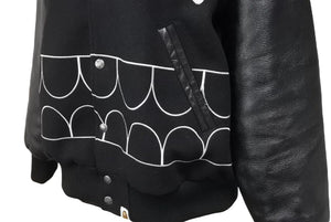 A BATHING APE アベイシングエイプ BAPE ×KAWS カウズ スタジャン 歯型 バーシティジャケット ブラック S メンズ 美品 中古 44707