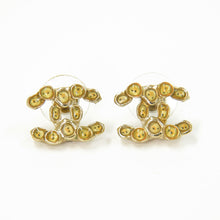 Load image into Gallery viewer, 極美品 CHANEL シャネル ココマーク ピアス イエロー楕円カラーストーン アクセサリー 両耳 A12A刻印 メタル イエロー ゴールド金具 3.8g 中古 4b009599