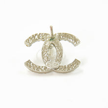 Load image into Gallery viewer, 極美品 CHANEL シャネル ピアス ココマーク 両耳 アクセサリー 02P刻印 4.4g シルバー ラインストーン メタル 中古 4b009603
