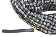 画像をギャラリービューアに読み込む, 極美品 CHANEL シャネル ガールシャネル ツイードジャケット ショルダーバッグ 9番台 ファブリック ブラック ホワイト 中古 46092