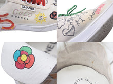 Load image into Gallery viewer, CHANEL シャネル 19SS ファレルウィリアムス グラフィックローカットスニーカー ベージュ マルチカラー サイズ36 良品 47078 中古