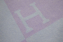 Load image into Gallery viewer, HERMES エルメス プレード イターク ストール ブランケット アヴァロンⅢ ウール 水色 ブルー 良品 中古 47195