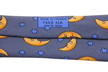 Load image into Gallery viewer, HERMES エルメス ボウタイ 蝶ネクタイ ネクタイ 三日月柄 シルク100% ブルー イエロー 紳士 中古 47467