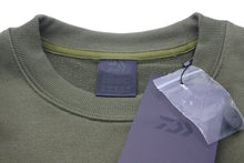 Load image into Gallery viewer, 新品未使用 DAIWA PIER39 ダイワ ピア TECH SWEAT MIL POCKET CREW スウェット 長袖 BE-53023-OLV ポリエステル カーキ M 47643