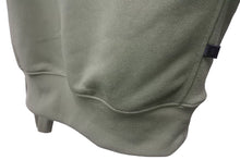 Load image into Gallery viewer, 新品未使用 DAIWA PIER39 ダイワ ピア TECH SWEAT MIL POCKET CREW スウェット 長袖 BE-53023-OLV ポリエステル カーキ M 47643