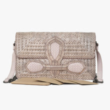 Load the image into the gallery viewer. 極美品 BOTTEGAVENETA ボッテガヴェネタ イントレチャート リアルト チェーン ショルダーバッグ B05504198Z ピンク 中古 4a004771