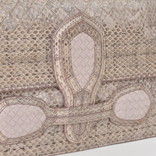 Load the image into the gallery viewer. 極美品 BOTTEGAVENETA ボッテガヴェネタ イントレチャート リアルト チェーン ショルダーバッグ B05504198Z ピンク 中古 4a004771