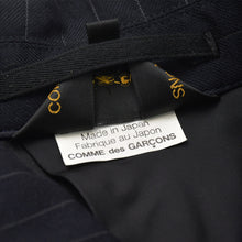 画像をギャラリービューアに読み込む, COMME des GARCONS コムデギャルソン 07AW パデッドハンドグローブ ピンストライプジャケット GT-J053 サイズSS ネイビー 美品 中古 4a004783