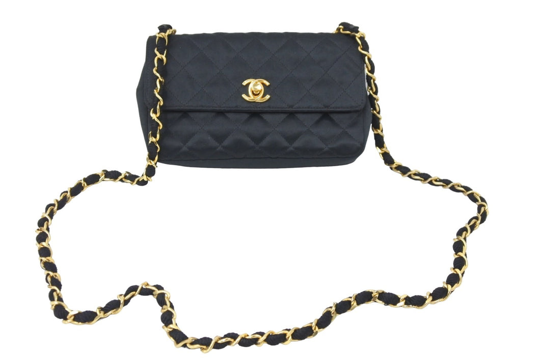 CHANEL シャネル ミニマトラッセ ココマーク ショルダーバッグ ミニバッグ 06番台 サテン ブラック ゴールド金具 美品 中古 48049 –  Casanova Vintage