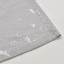Load image into Gallery viewer, 極美品 BALENCIAGA バレンシアガ Tシャツ メタルロゴ 694576 TMV88 ダメージ加工 ペイント サイズL グレー コットン中古 4a004943