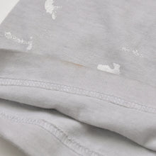 Load image into Gallery viewer, 極美品 BALENCIAGA バレンシアガ Tシャツ メタルロゴ 694576 TMV88 ダメージ加工 ペイント サイズL グレー コットン中古 4a004943