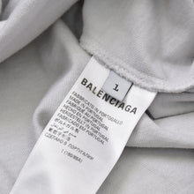 Load image into Gallery viewer, 極美品 BALENCIAGA バレンシアガ Tシャツ メタルロゴ 694576 TMV88 ダメージ加工 ペイント サイズL グレー コットン中古 4a004943