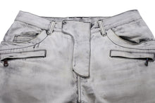 Load image into Gallery viewer, BALMAIN バルマン クラッシュバイカーデニムパンツ ダメージジーンズ T500 B383 サイズL コットン ホワイト シルバー 美品 中古49479