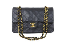 画像をギャラリービューアに読み込む, CHANEL シャネル マトラッセ ショルダーバッグ ココマーク 3番台 ラムスキン ブラック ゴールド金具 美品 中古 49714