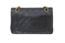 画像をギャラリービューアに読み込む, CHANEL シャネル マトラッセ ショルダーバッグ ココマーク 3番台 ラムスキン ブラック ゴールド金具 美品 中古 49714