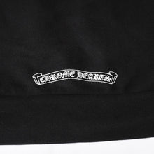 画像をギャラリービューアに読み込む, CHROME HEARTS クロムハーツ プルオーバーフーディー パーカー サイズL フローラルクロス ホースシュー ブラック 美品 中古 4a005382