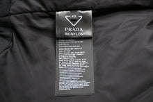 Load image into Gallery viewer, 新品未使用 PRADA プラダ 2021 ベストトライアングル ロゴ 291998S2121WQ8 サイズ40 ブラック 中古 4b013298