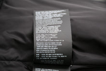 Load image into Gallery viewer, 新品未使用 PRADA プラダ 2021 ベストトライアングル ロゴ 291998S2121WQ8 サイズ40 ブラック 中古 4b013298