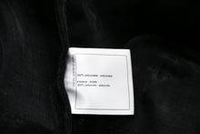 Load image into Gallery viewer, 新品未使用 CHANEL シャネル ファレル愛用 メンズ メッシュ ポリアミド パーカー ブラック P60972V46493 サイズ42 中古 4b013372