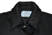 Load image into Gallery viewer, 新品未使用 PRADA プラダ 2021 ベストトライアングル ロゴ 291998S2121WQ8 サイズ40 ブラック 中古 4b013298