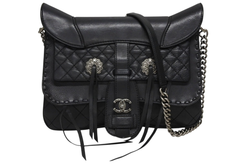 極美品 CHANEL シャネル Paris-Dallas フリンジ フラップ サドルバッグ キルティング 2014年 19番台 カーフスキン ブラック 4b011468