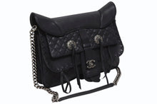Load image into Gallery viewer, 極美品 CHANEL シャネル Paris-Dallas フリンジ フラップ サドルバッグ キルティング 2014年 19番台 カーフスキン ブラック 4b011468