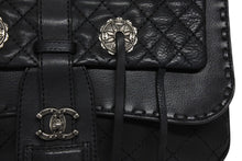 Load image into Gallery viewer, 極美品 CHANEL シャネル Paris-Dallas フリンジ フラップ サドルバッグ キルティング 2014年 19番台 カーフスキン ブラック 4b011468