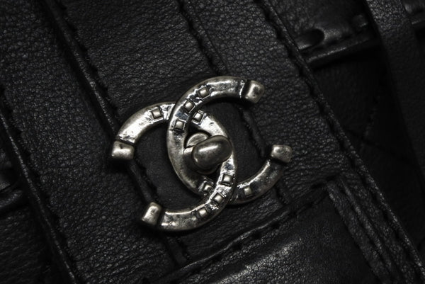 極美品 CHANEL シャネル Paris-Dallas フリンジ フラップ サドルバッグ キルティング 2014年 19番台 カーフスキン ブラック 4b011468