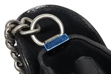 Load image into Gallery viewer, 極美品 CHANEL シャネル Paris-Dallas フリンジ フラップ サドルバッグ キルティング 2014年 19番台 カーフスキン ブラック 4b011468