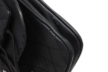 Load image into Gallery viewer, 極美品 CHANEL シャネル Paris-Dallas フリンジ フラップ サドルバッグ キルティング 2014年 19番台 カーフスキン ブラック 4b011468