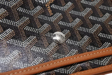 Load image into Gallery viewer, 新品未使用 GOYARD ゴヤール プリュメ ポーチウォレット ショルダーバッグ ブラウン PVC レザー シルバー金具 中古 4b011431