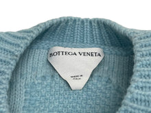 Load image into Gallery viewer, BOTTEGA VENETA ボッテガヴェネタ 立体ロゴ オーバーサイズニットセーター 707883 V26T0 サイズs 美品 中古 4b011339