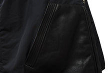 Load image into Gallery viewer, 新品同様 CHROME HEARTS クロムハーツ ダガージップ ムートン ロングコート クロスパッチ レザー ナイロン サイズXL 中古 4b011470