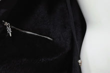 Load image into Gallery viewer, 新品同様 CHROME HEARTS クロムハーツ ダガージップ ムートン ロングコート クロスパッチ レザー ナイロン サイズXL 中古 4b011470