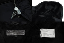 Load image into Gallery viewer, 新品同様 CHROME HEARTS クロムハーツ ダガージップ ムートン ロングコート クロスパッチ レザー ナイロン サイズXL 中古 4b011470