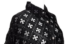 Load image into Gallery viewer, 新品未使用 CHROME HEARTS クロムハーツ ブラック ベルベット クロスダーク パターン 長袖シャツ サイズS 中古 4b011445