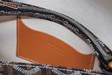 Load image into Gallery viewer, 新品未使用 GOYARD ゴヤール プリュメ ポーチウォレット ショルダーバッグ ブラウン PVC レザー シルバー金具 中古 4b011431