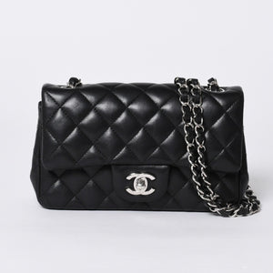 Very Good Condition CHANEL Mini Matelasse 19 S Flap S Chain Shoulder Bag No. 26 Lambskin Coco Mark Silver Hardware Used 4a000416